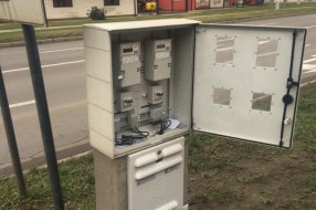 Otvoren strujni ormar na Beogradskom putu
