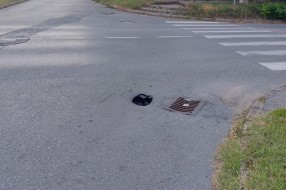 Udarna rupa na uglu Kumičićeve i Viške ulice