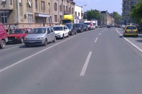 Farbanje pešackih prelaza u toku dana kada je najveća guzva
