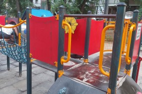 Oprez - oštećenje na igralištu kod Maksija u centru