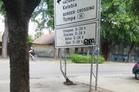 Oštećen saobraćajni znak na Somborskom putu