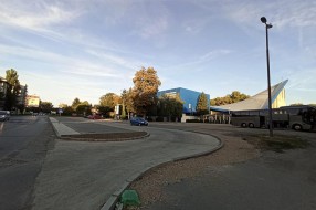Novi parking ispred Hale sportova popucao i nedovršen