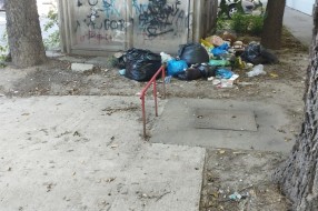 Kontejner na uglu Ulice Bartola Kašića