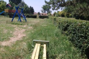 Zapušteno, a popularno dečje igralište u Keru