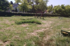 Zapušteno, a popularno dečje igralište u Keru