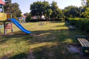 Zapušteno, a popularno dečje igralište u Keru