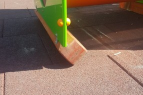 Uništeno dečje igralište u Dudovoj šumi