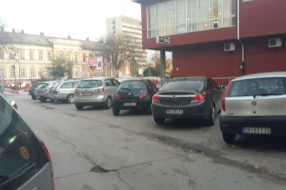 Divlja parking deponija u centru II