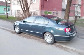 Parkiranje na trotoarima u ulici Ante Parčetića