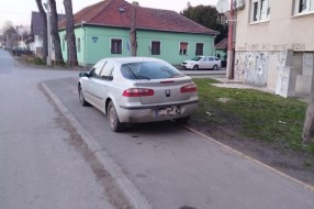 Parkiranje na trotoarima u ulici Ante Parčetića