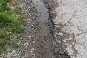 Uništen asfalt u Ulici Marije Bursać