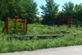 Igralište u korovu (MZ "Gat")