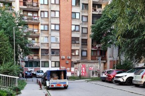 Parking haos u Šenoinoj i Pavla Štosa: napušteno vozilo, blokirani prilazi i protivpožarni put