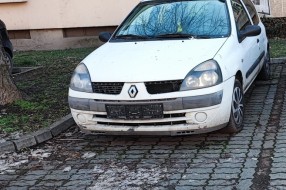 Parking haos u Šenoinoj i Pavla Štosa: napušteno vozilo, blokirani prilazi i protivpožarni put