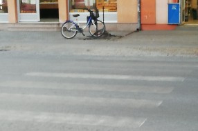 Izbledela "Zebra" na Somborskom putu