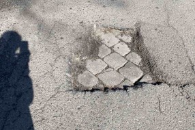 Udarne rupe u ulici Laze Mamužića