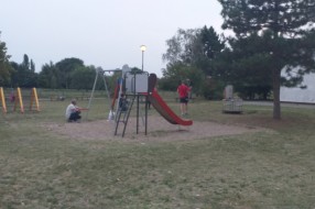 Kante za smeće kod "bunkera" u Kertvarošu