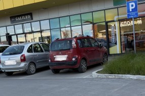 Problem parkiranja (porodična parking mesta)