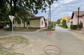 Oštećenja puta na uglu Bartola Kašića i Ruđera Boškovića