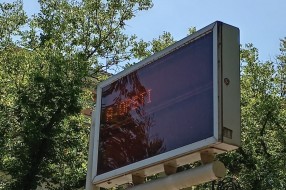 Pokvareni displej kod Lifke na stajalištu autobusa