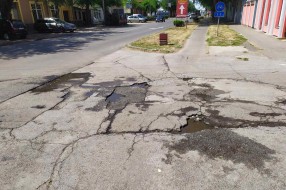 Udarne rupe u Ulici Branka Radičevića