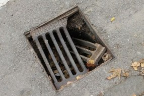 Polomljen šaht u ulici Vuka Karadžića