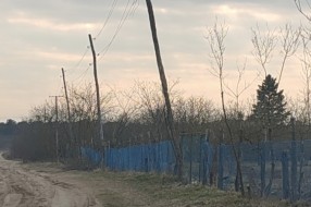 Nagnuta bandera - pašće svaki čas - osvetljenje (Kelebija)