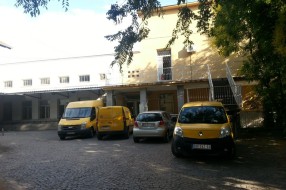Parkiranje ispred ulaza Pošte