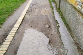 Trotoar blizu Buvljaka u katastrofalnom stanju