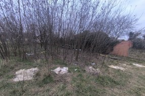 Divlja deponija pored igrališta u Aleksandrovu