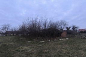 Divlja deponija pored igrališta u Aleksandrovu