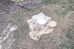 Divlja deponija pored igrališta u Aleksandrovu
