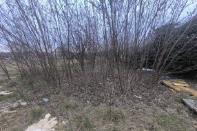 Divlja deponija pored igrališta u Aleksandrovu