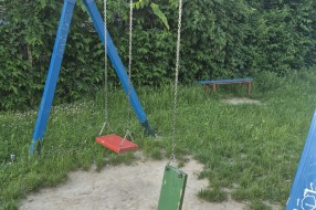 Zapušteno igralište u Malom Bajmoku