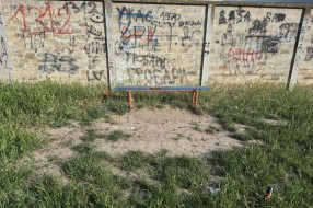 Zapušteno igralište u Malom Bajmoku