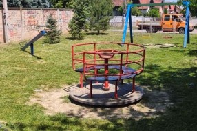 Zapušteno igralište u Malom Bajmoku