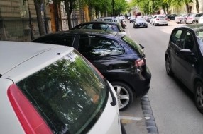 Neprohodan trotoar u ulici Matije Gubca