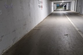 Molba za uklanjanje divljnih grafita na podvožnjaku u ulici Maksima Gorkog
