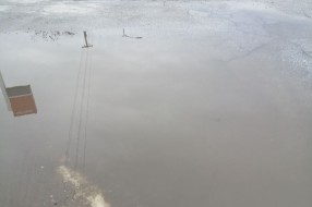 Posle malo veće kiše stvara se "jezero" na putu kod benzinske pumpe pre "Rode"