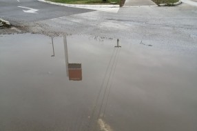 Posle malo veće kiše stvara se "jezero" na putu kod benzinske pumpe pre "Rode"