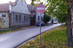 Izvađen znak u ulici Biskupa Lajče Budanovića