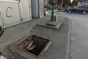 Nedostaje poklopac šahta kod Tesline pijace