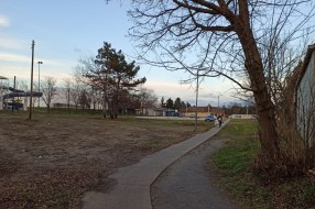 Skidanje zaštitnih ploča sa javnog osvetljenja u Dudovoj šumi
