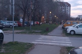 Neispravna javna rasveta - ulaz/izlaz u parking - Lovre Bračuljevića na Prozivci