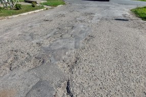 Veliko oštećenje na raskrsnici Batinske ulice i glavnog puta