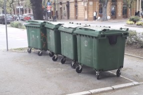 Kontejneri za otpad na početku ulice Matka Vukovića
