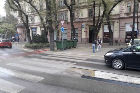 Kontejneri za otpad na početku ulice Matka Vukovića