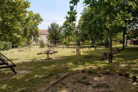 Zapušteno igralište u MZ Mali Radanovac
