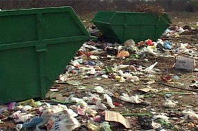 Nepropisno odlaganje otpada pored kontejnera na Kelebiji