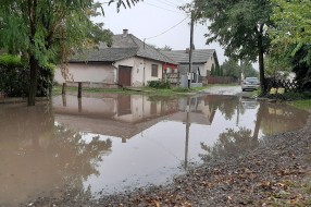 Zadržavanje atmosferskih voda na ulici (Jasenovačka)